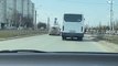 Condutor russo inova na hora de agradecer a quem lhe cede passagem no trânsito