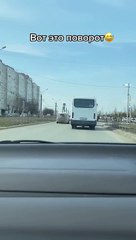 Quand 2 gentlemen se croisent en voiture...