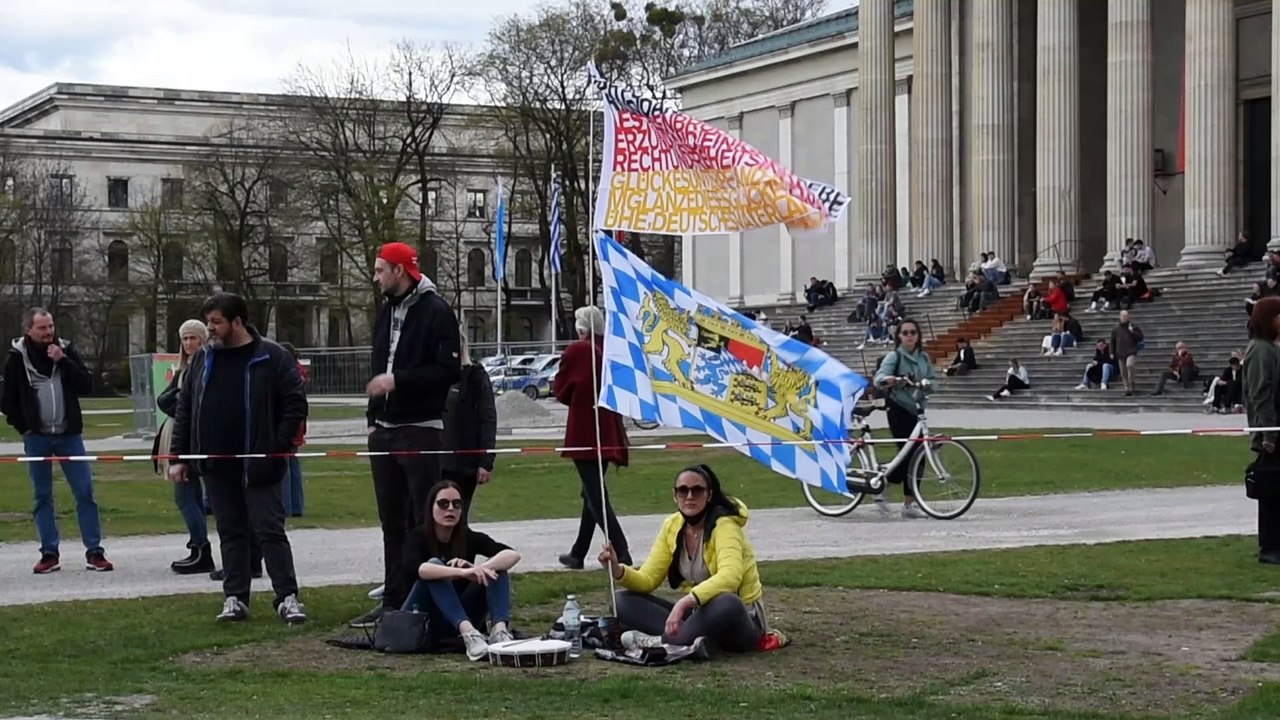 Teil 7: 11.04.2021 München Königsplatz: der Künstler Pandoras