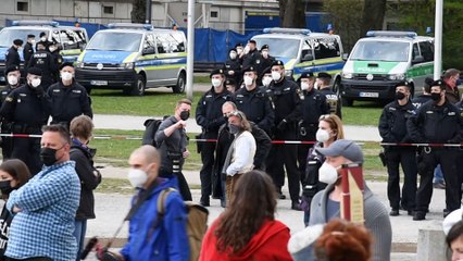 Teil 4: 11.04.2021 München Königsplatz: ein Zauberer tritt auf