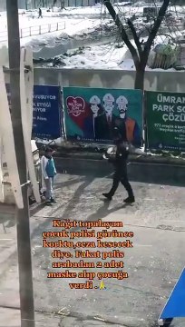 Bu da polis bu da polis... Biri maske uzattı, diğeri ceza yazdı...
