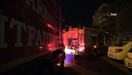 Yangın çıktı, kepenkler balyozla kırıldı