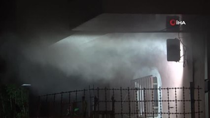 Yangın çıktı, kepenkler balyozla kırıldı