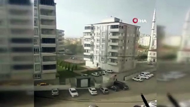 Çatının uçma anları kamerada