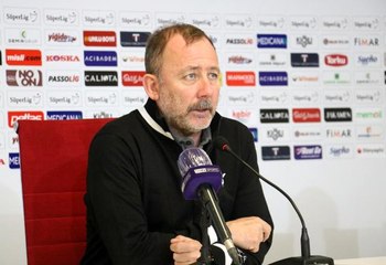 Sergen Yalçın: "Şampiyonluğun en büyük adayı hala Beşiktaştır"