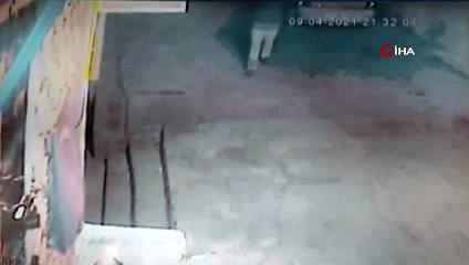 Kuşadası’nda Türk bayrağına çirkin saldırı