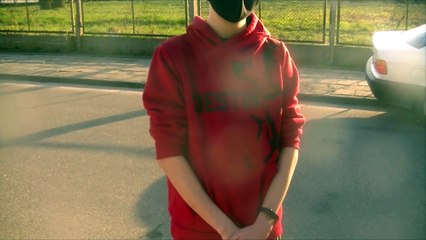 Krzysztof Kononowicz dyscyplinuje wymoczka spod bramki