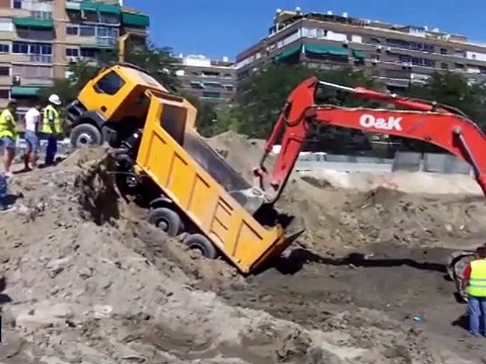 Kepçe operatöründen muhteşem kurtarma
