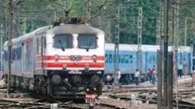 Maharashtra: Railway official risks life to save child who fell on tracks from oncoming train