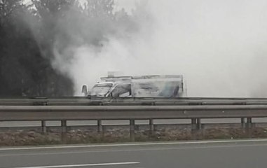 Ankara'da hareket halindeki kamyonet, dumanlara teslim oldu