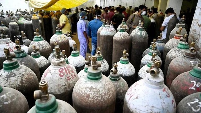 Fight over Oxygen cylinders in Delhi, CM Arvind Kerjriwal cites shortage
