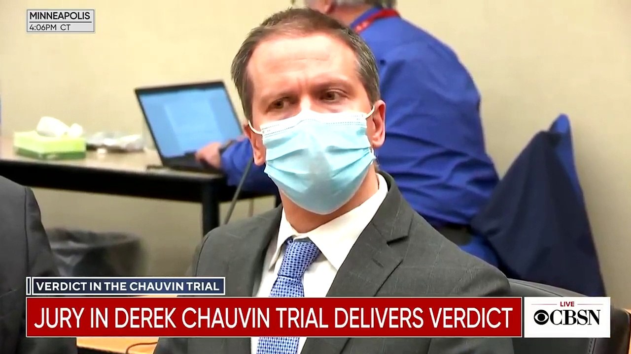En direct devant les chaînes de télé du monde entier, le policier blanc Derek Chauvin apprend qu'il est déclaré coupable du meurtre de George Floyd