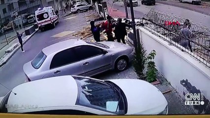 Gaziantep’te fırtınada çatı uçtu, 10 araç zarar gördü