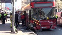 Beşiktaş’da çift katlı halk otobüsü tünel içerisinde bariyerlere ok gibi saplandı