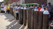 UP: People wait in long queue to refills oxygen cylinders