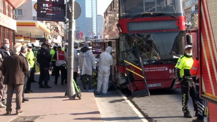 Beşiktaş’ta çift katlı halk otobüsü tünel içerisinde bariyerlere ok gibi saplandı