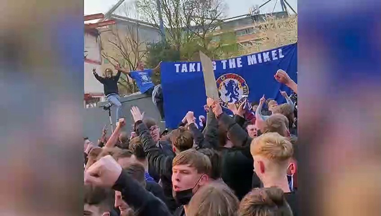 "Nous avons sauvé le football" chantent les supporters de Chelsea