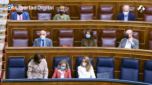 Calvo y Espinosa de los Monteros se enzarzan por cartel electoral sobre 'menas'