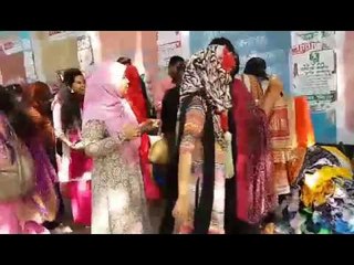 চাকচিক্যহীন মার্কেটে নারীদের উপচেপড়া ভিড়