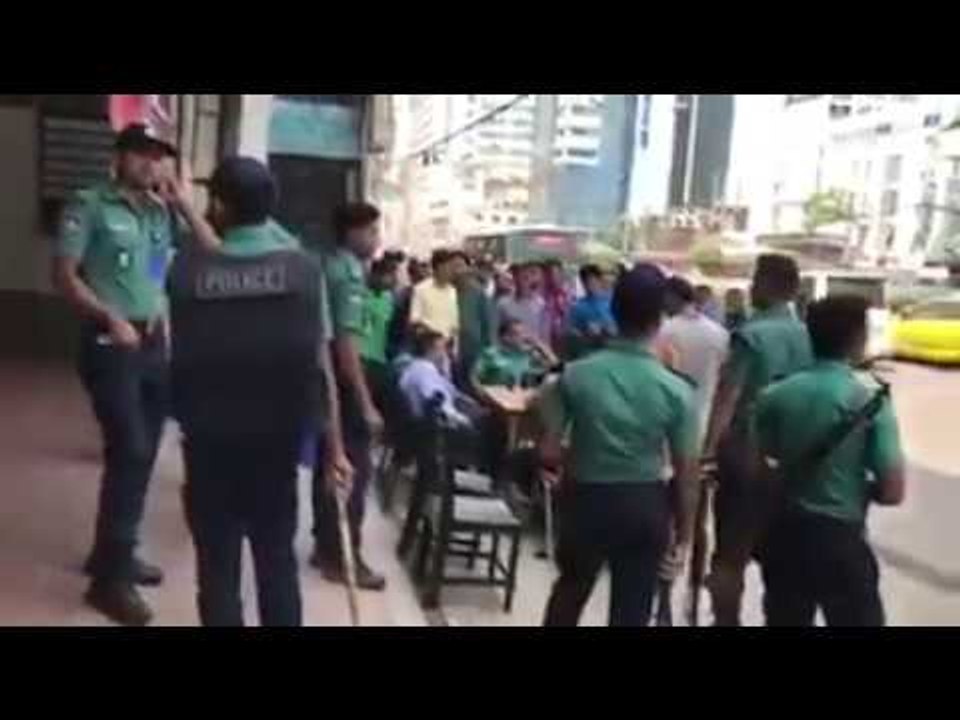 ঝুঁকি নিয়ে রাস্তা পার হওয়ায় ২১ পথচারীর জরিমানা