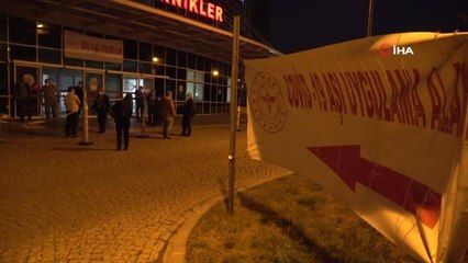 İftarını yapan 55 yaş üzeri vatandaşlar aşı için hastaneye koştu