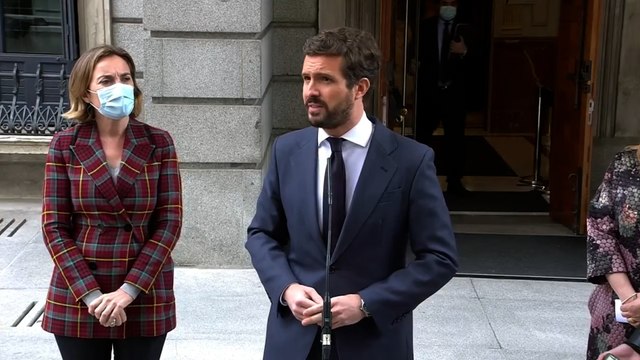 Casado acusa a Vox de hacer publicidad engañosa por su cartel sobre los menores inmigrantes pero alerta del efecto llamada de Sánchez