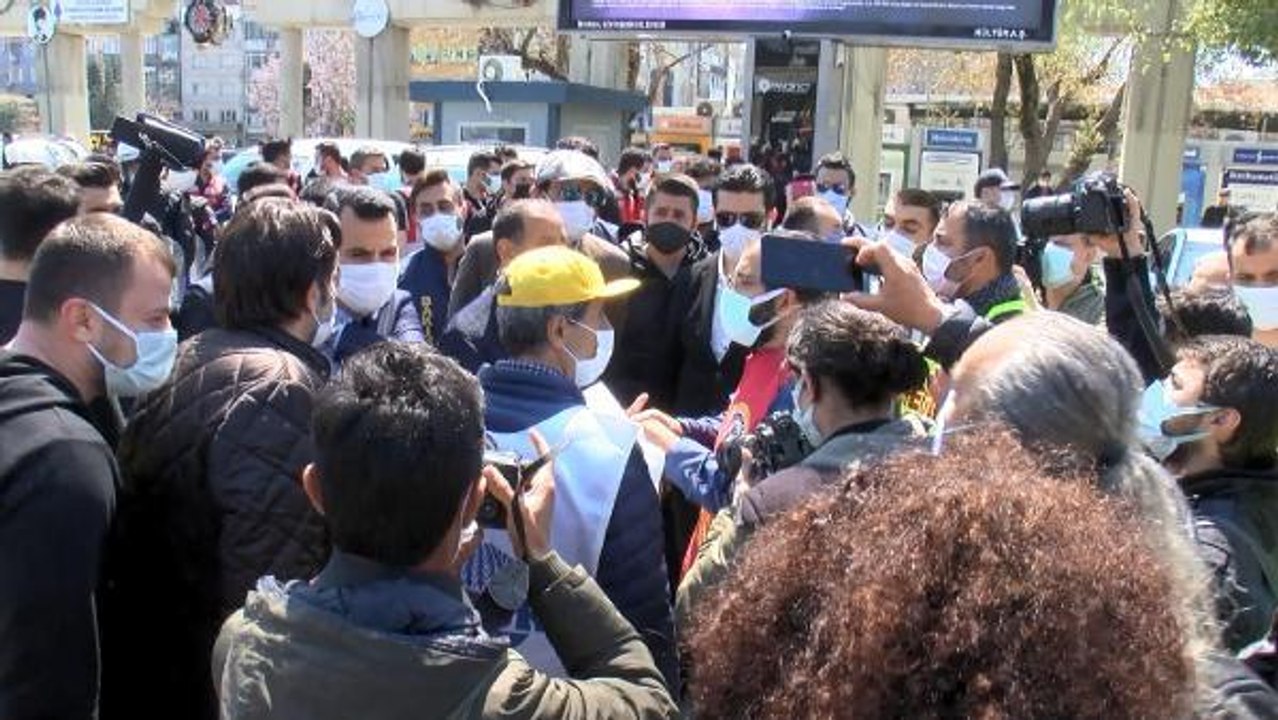 BAKIRKÖY'DE 1 MAYIS AÇIKLAMASI İÇİN TOPLANAN GRUBA POLİS MÜDAHALESİ