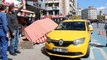 Son dakika haber | Kazaya karışan ticari taksi simitçi tezgahına çarparak durabildi