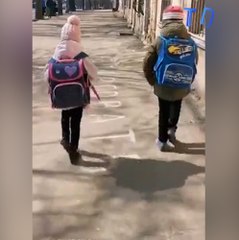 Quand on vous dit que les sacs d'école sont beaucoup trop lourds...