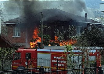 İki katlı ev alevlere teslim oldu
