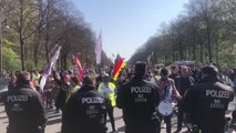 Son dakika haber | Berlin'de Kovid-19 politikasına karşı yapılan gösteriye polis müdahalesi (2)