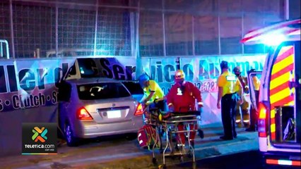 tn7-carro-choca-contra-comercio-y-deja-una-persona-grave-210421