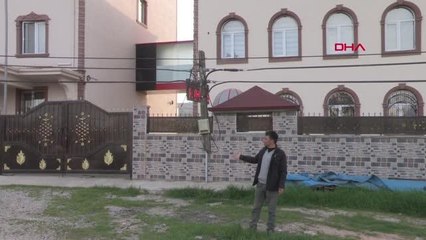 TOKAT RÜZGARDAN KIRILAN TELEFON DİREĞİNİ TAHTA ÇAKARAK SABİTLEDİLER