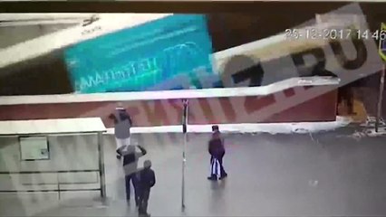 Rusya'da otobüs alt geçide daldı