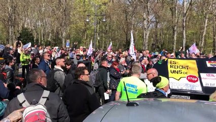 Polizei löst Corona-Großdemo in Berlin auf