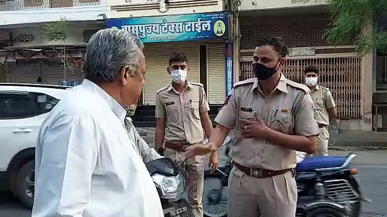 Video viral : सुमेरपुर विधायक ने पुलिसकर्मियों पर जमाई धौंस, कहा औकात में रहो...
