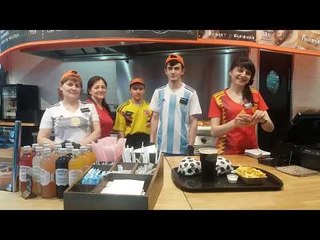 ক্রেতা টানার অভিনব কৌশল রাশিয়ান দোকানিদের