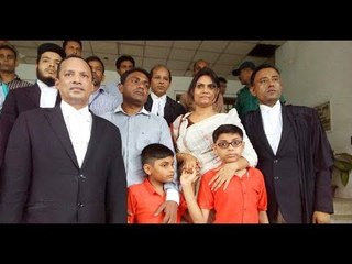 সন্তানের চোখের জলে এক হলেন বাবা-মা