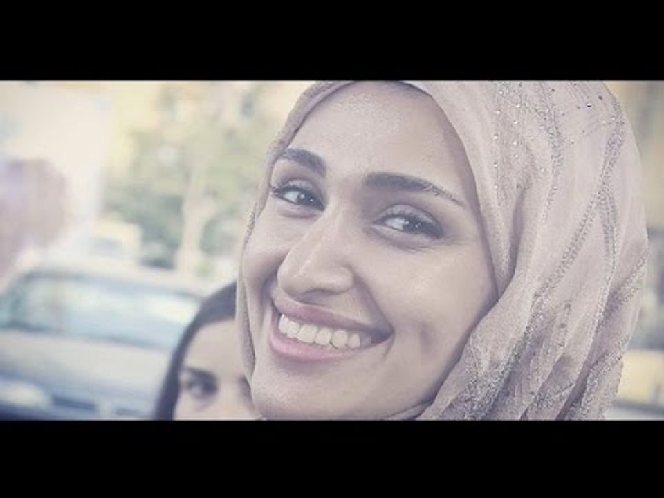 سارة تخلع حجابها على الهواء  - أليس حيدر