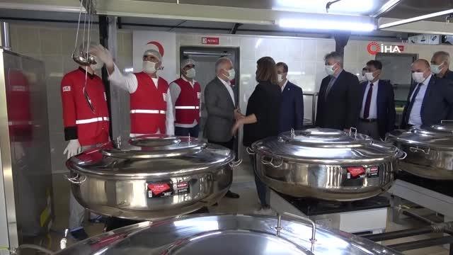 Türk Kızılay, Diyarbakır'da 10 bin kişiye sıcak yemek sunmak için aşevi kurdu