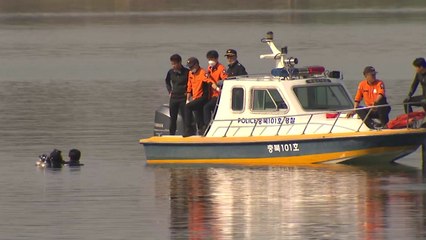 산불진화 헬기 대청호로 추락..."담수작업 중 문제 생긴 듯" / YTN