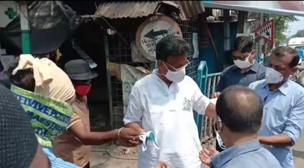 সাধারণ মানুষকে মাক্স বিতরণ করল ফিরহাদ হাকিম | Oneindia Bangla