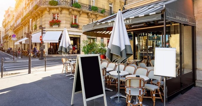 Fin des 10 km le 2 mai et ouverture des terrasses mi-mai : le calendrier du déconfinement se précise