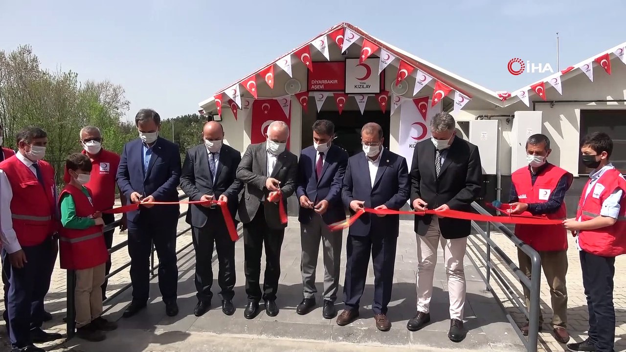 Türk Kızılay, Diyarbakır’da 10 bin kişiye sıcak yemek sunmak için aşevi kurdu
