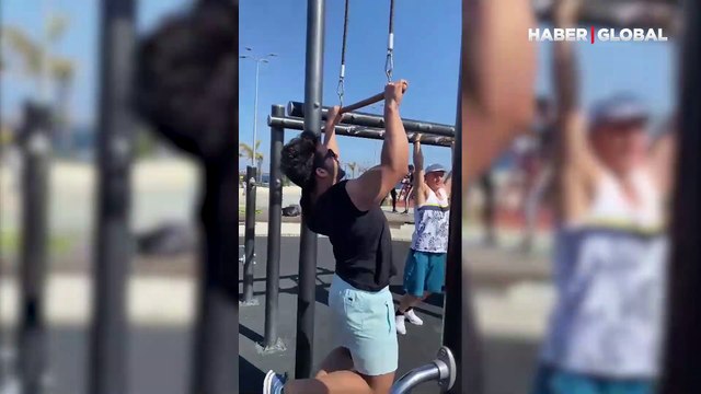 Güzel havayı gören sahile koştu! Pandemi kuralları unutuldu