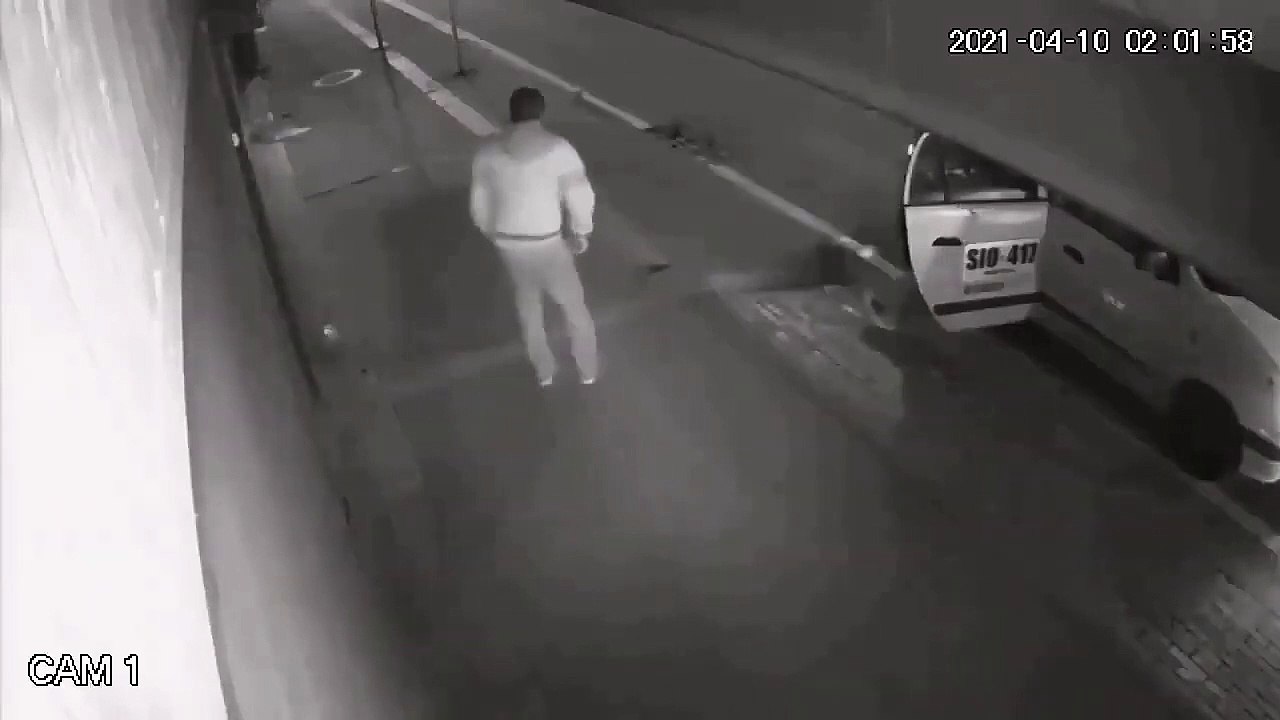 Entró a robar una casa y cuando se escapaba se cayó desde un balcón