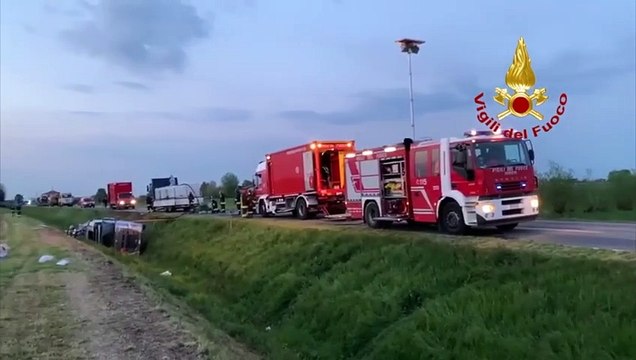 Imola (BO) - Autocisterna si ribalta, travaso di sostanze pericolose (21.04.21)