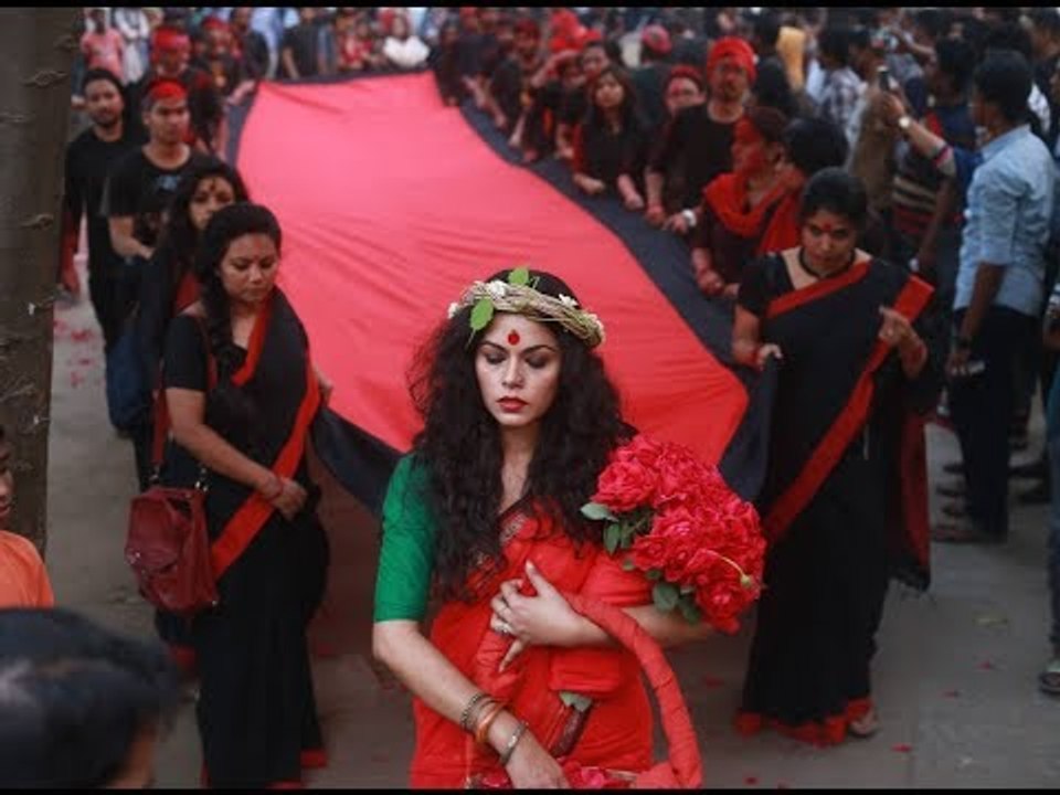 কাল রাতের স্মরণে প্রাচ্যনাটের ‘লাল যাত্রা’ || j...