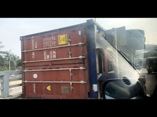 রামপুরা ইউলুপে লরি উল্টে যানজট | jagonews24.com