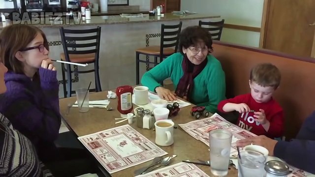 99% De Chance Que Ces Bébés Vous Feront Rire! - Des Vidéos Drôles D'Enfants